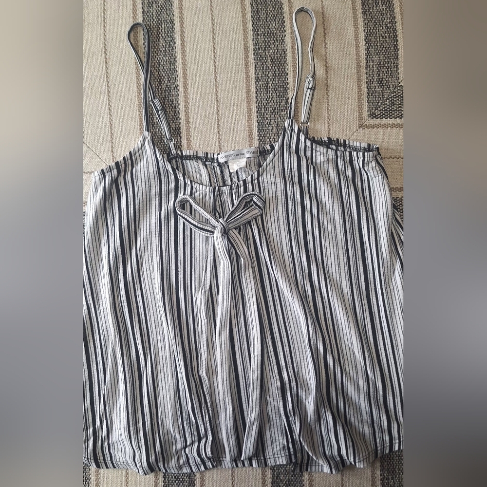 Avenue Of The Stars Medium Elegant Striped Camisole with Bow Detail Soft Elegant